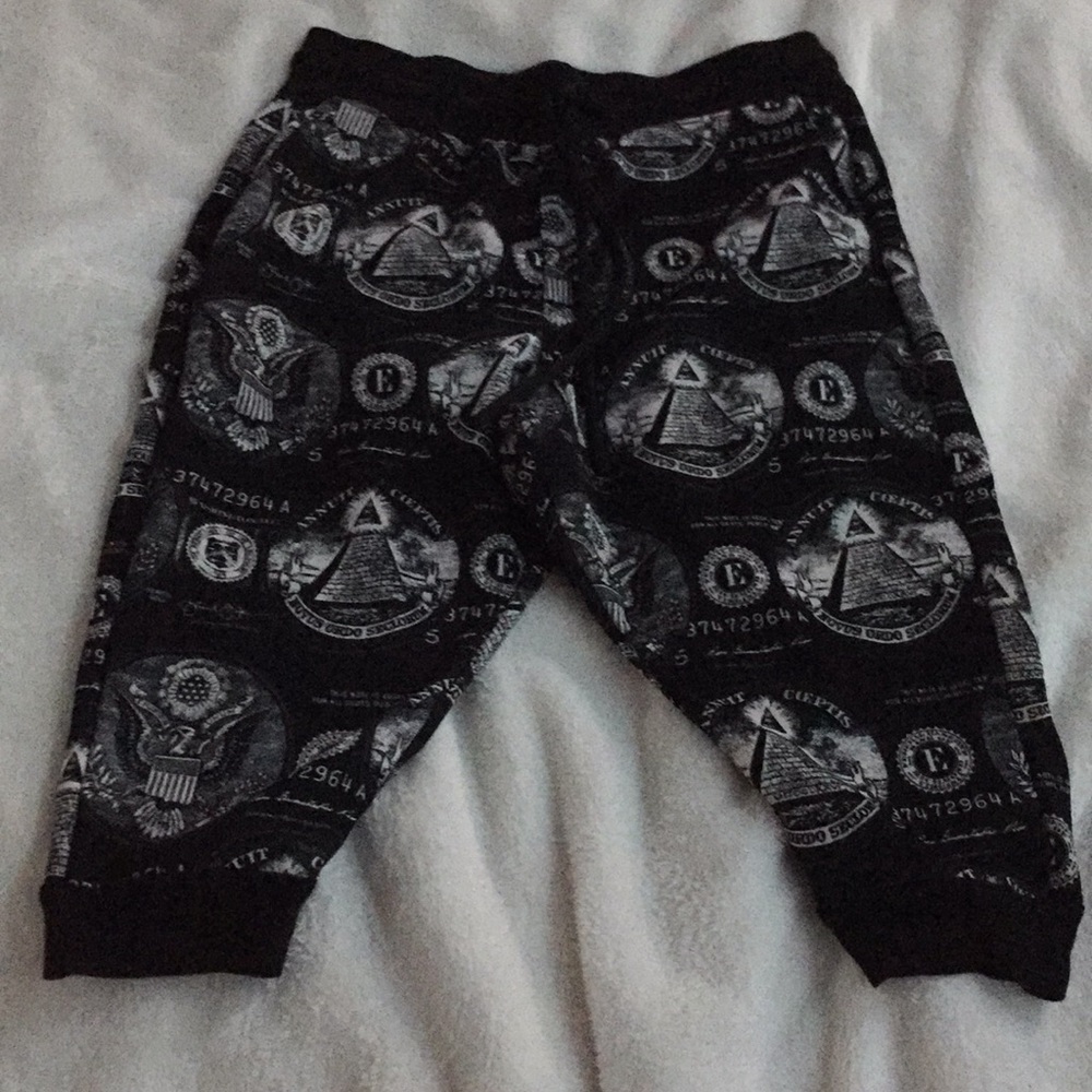 Money printed shorts